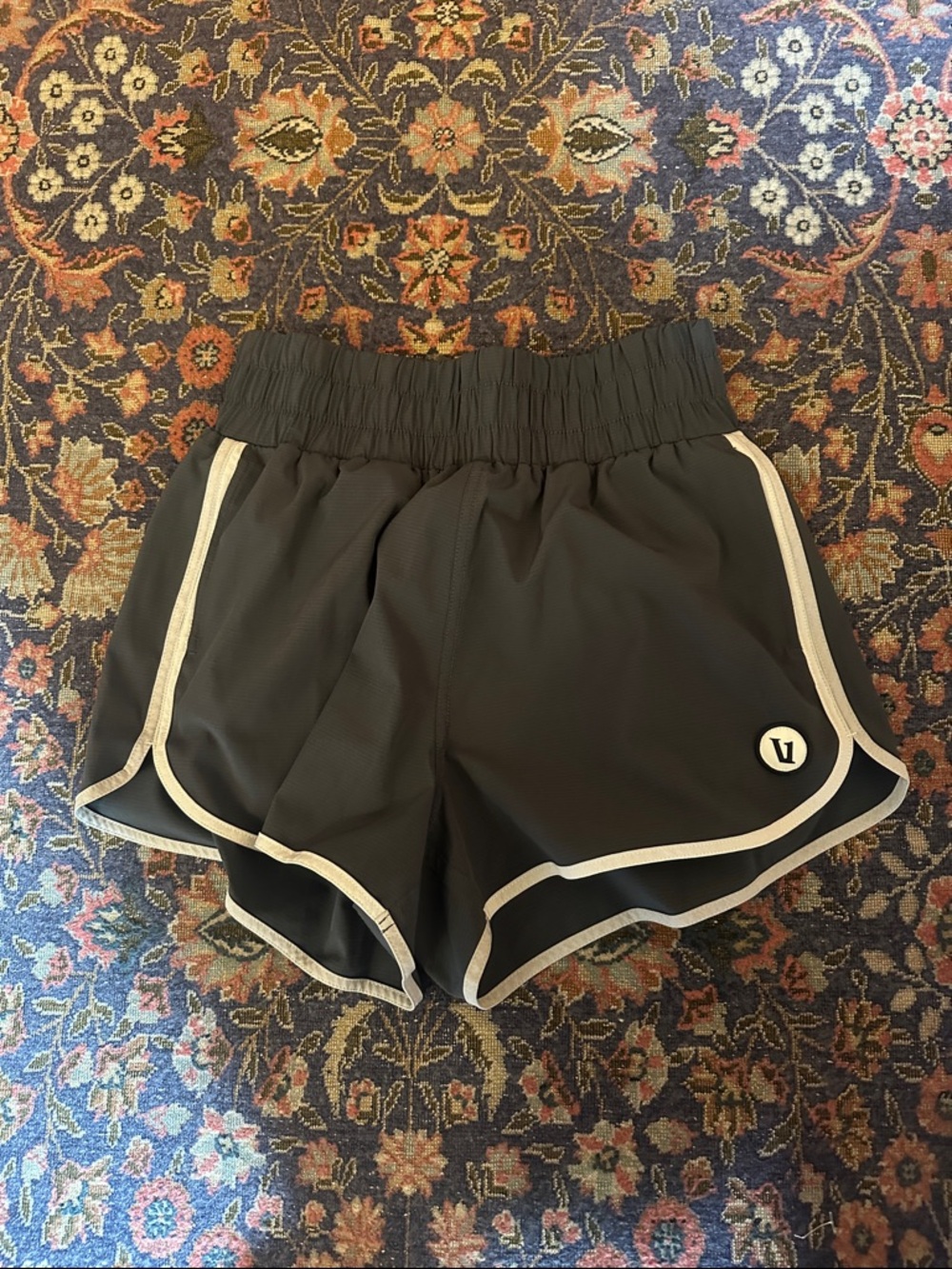 Vuori Gray Cardiff Shorts with Cream Trim - Small